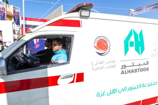 خلف بن أحمد الحبتور يتبرع بسيارات إسعاف لقطاع غزة عبر معبر رفح المصري